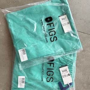 Figs surgical green scrub set extra small